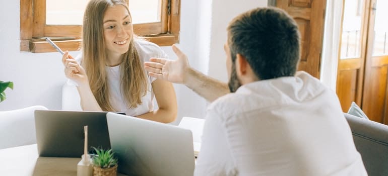 Man and woman trying to find moving help for your upcoming Manhattan relocation