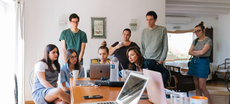 young people looking at the screen